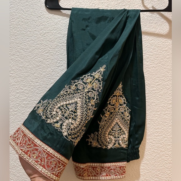 Afrozeh Dark Green Pakistani Fancy Suit - Picture 5 of 6